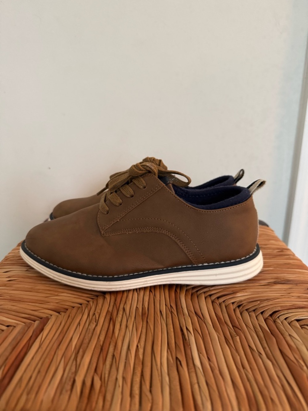 Cat & Jack Brown Lace-Up Oxfords with White Soles size 3